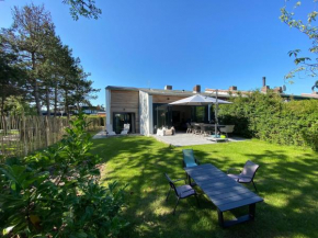 Charming holiday home in Nieuwvlietbad with sauna